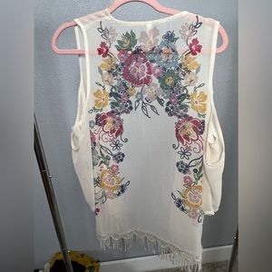 Floral sleeveless blouse